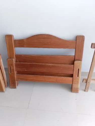 Cama de madeira Angelim solteiro