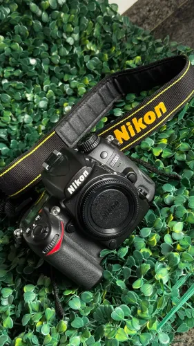 Câmera Nikon D7000 (somente venda)