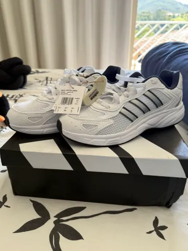 Tênis Adidas