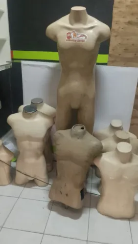 Vendo manikin vários preços só chama no ZAP