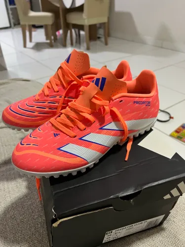 Chuteira adidas predator