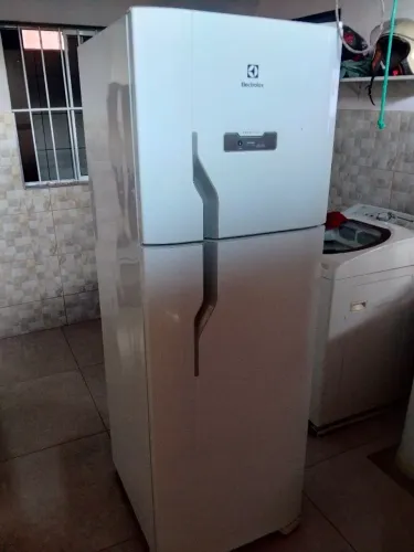 Vendo uma geladeira