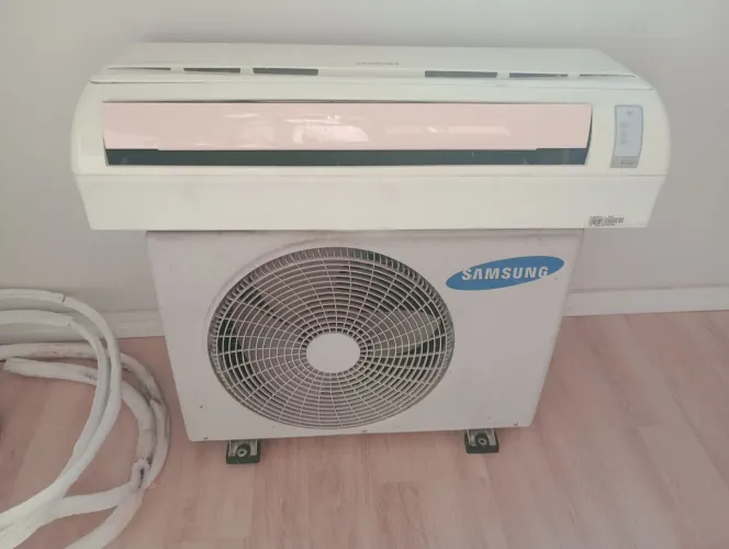 Ar condicionado Samsung 9000 BTUs quente e frio