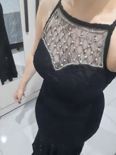 Vestido preto social em renda e com pedrinhas