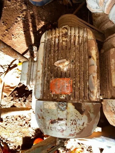 LEIA DESCRIÇÃO Vende-se motores trifásicos 