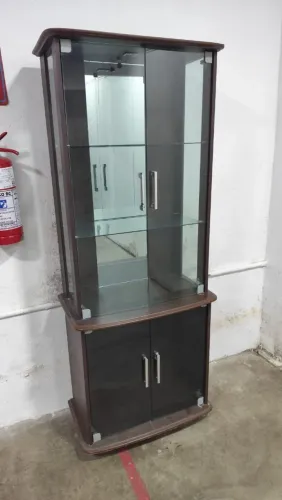 Cristaleira com Portas e prateleiras de Vidro - Ótimo Estado 