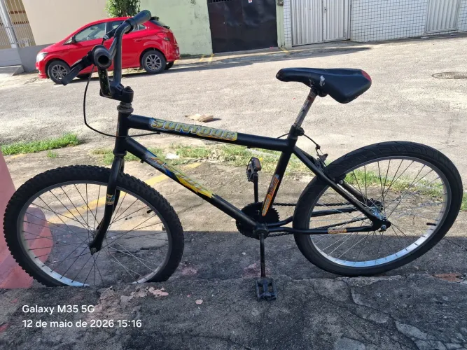 BICICLETA ARO 24.Obs:2 pneus novos ,duas câmara de ar nova e um aro novo. uma pechincha