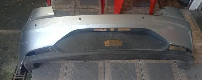 Para-choque traseiro Hyundai HB20S 20/22 com detalhe na garra