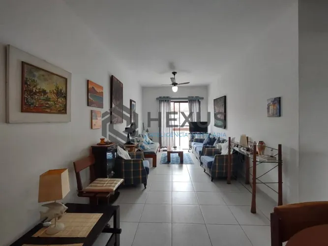 Apartamento reformado com varanda e lazer na Praia da Enseada, Guaruja