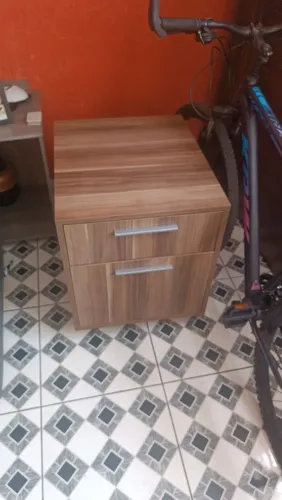 Criado mudo gaveteiro em MDF de 15 mm