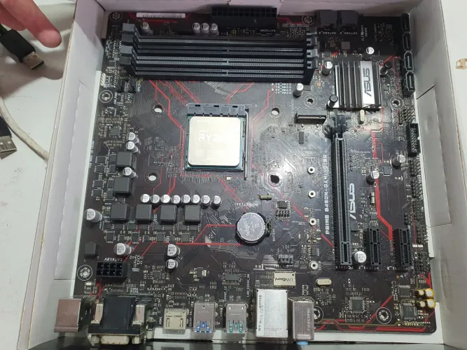Kit Ryzen 3 2200G + B450