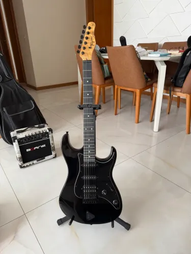 Guitarra Tagima TG 520 + Acessórios