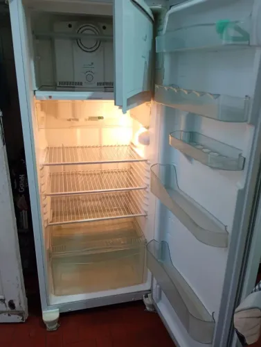 Vende-se geladeira
