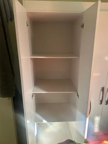 Vendo guarda roupa semi novo 4 portas
