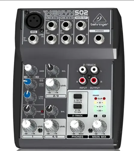 Mesa de som analógica Behringer Xenyx 502.