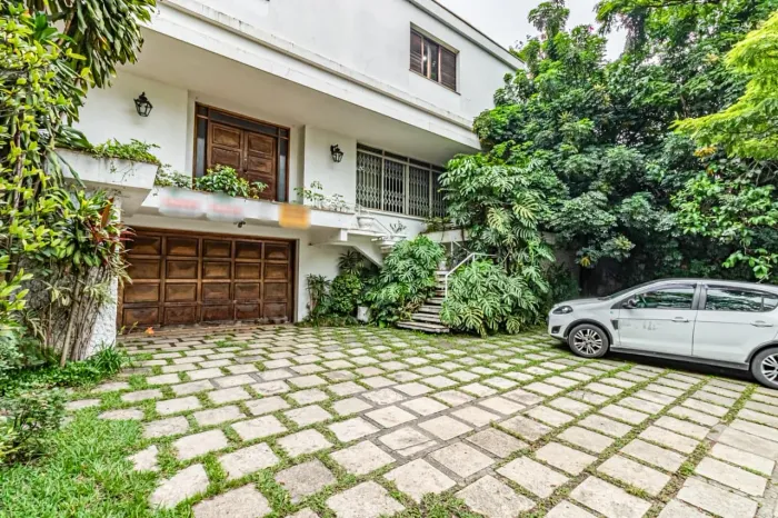 Casa comercial na Avenida São Valério, 533 600 m²