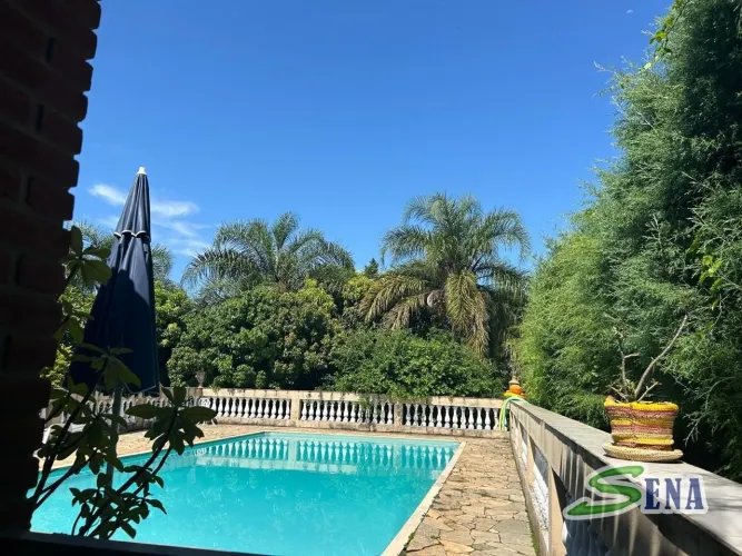 Linda chácara com suítes e lazer completo!!