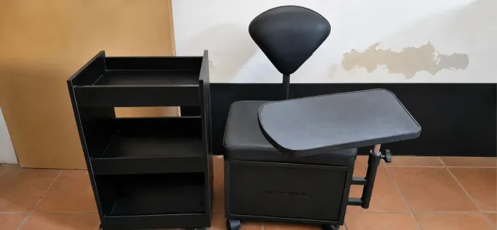 Cadeira e carrinho auxiliar + suportes esmaltes 2