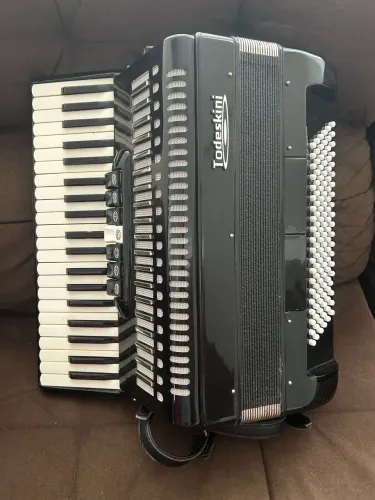 Sanfona Todeschini 120 baixos