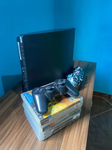 Ps3 slim com dois controles