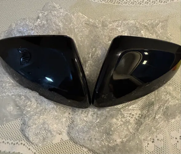 Vendo par capas retrovisor Polo/ Virtus, cor black piano.