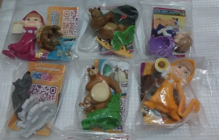 Lote Kinder Masha & Urso, leia a descrição!