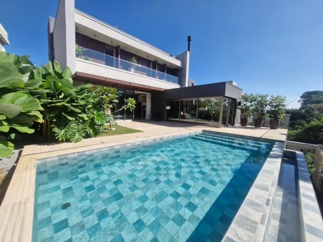 VINTAGE - CASA CONTEMPORÂNEA 4 QUARTOS/SUÍTES, CONDOMÍNIO COM CLUBE.