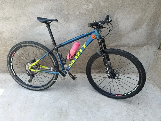 MOUNTAIN BIKE 