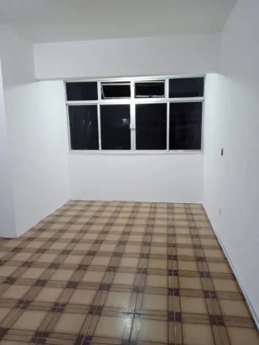 Alugo apartamento três quartos mais dependência próximo a escola Colmeia