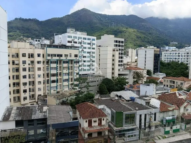 Sala comercial à venda, próximo ao comercio local e Metrô Saens Pena