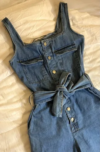Jardineira Macacão Jeans Feminino c&a PP / Jeans Claro / Lavagem Clara / Decote Quadrado