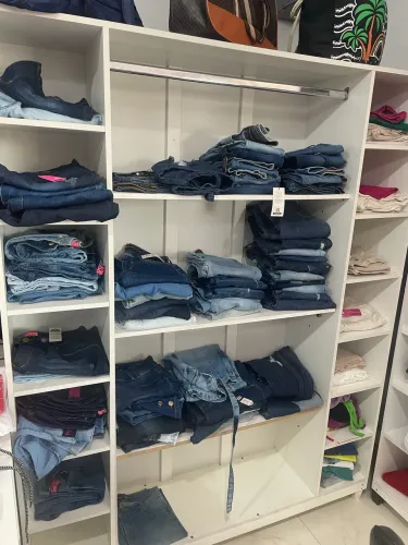 3 Closets de Loja em MDF Branco