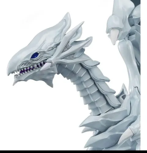 Dragão Branco de Olhos Azuis 