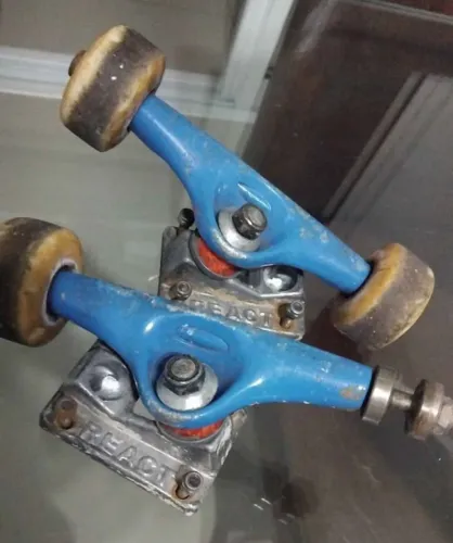Par de trucks usados da marca