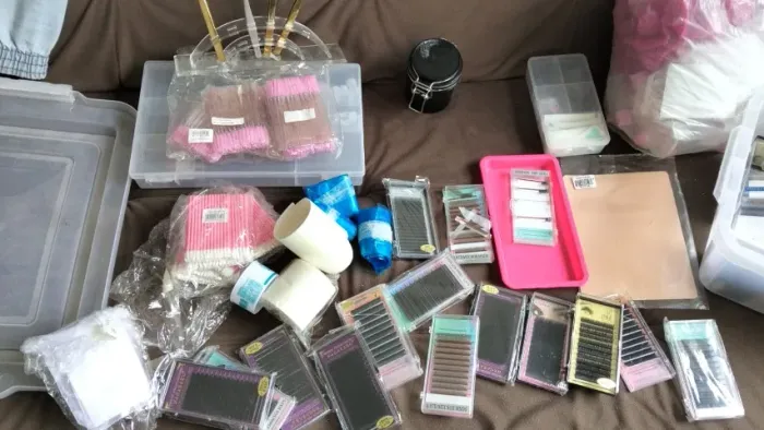 Material para fazer alongamento de cílios 
