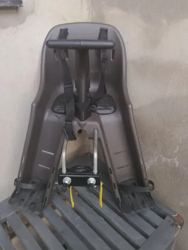 Uma cadeira pra bicicleta pra aro 29