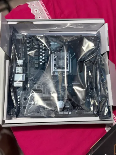 RYZEN 8600G E A620M GIGABYTE