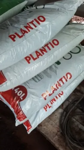 SUBSTRATO DE PLANTIO OURO NEGRO 40 LITROS