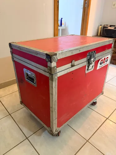 CASE DE MADEIRA COM FÓRMICA