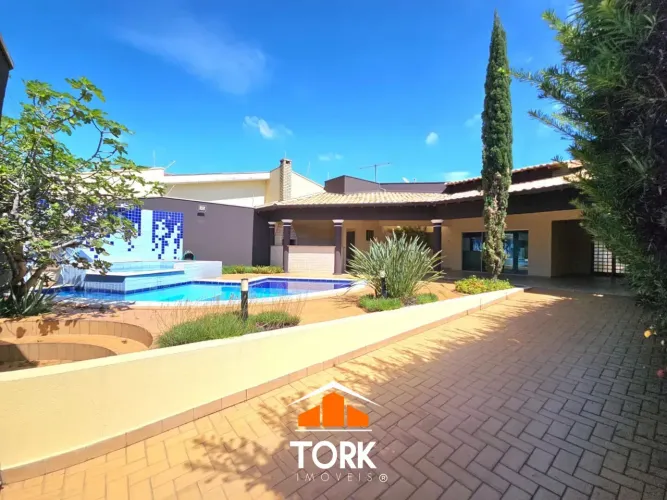 Linda casa com Piscina na Vila Formosa !