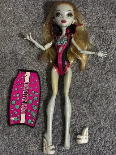 Monster High Lagoona school out