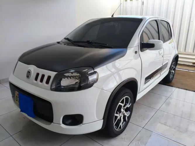 Fiat Uno Sporting 1.4 EVO Fire Flex 8V 4P 2013