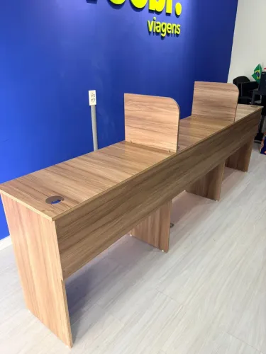 Mesa comercial para escritório com divisórias 2,70 x 0,40 MDF