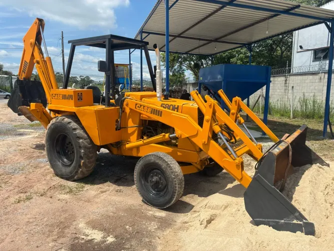 Retroescavadeira 580H