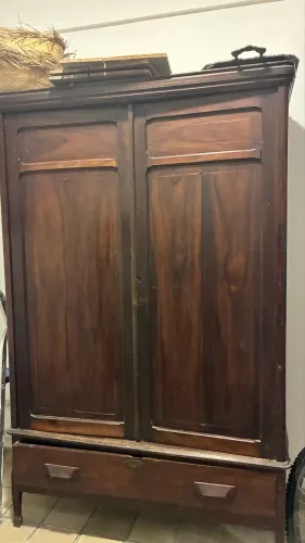 Guarda-roupa antigo madeira maciça 