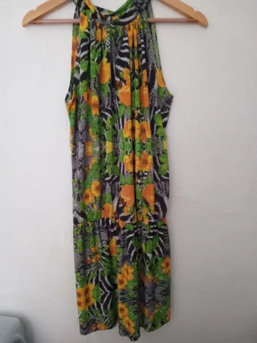 Roupas femininas , ( vestidos)