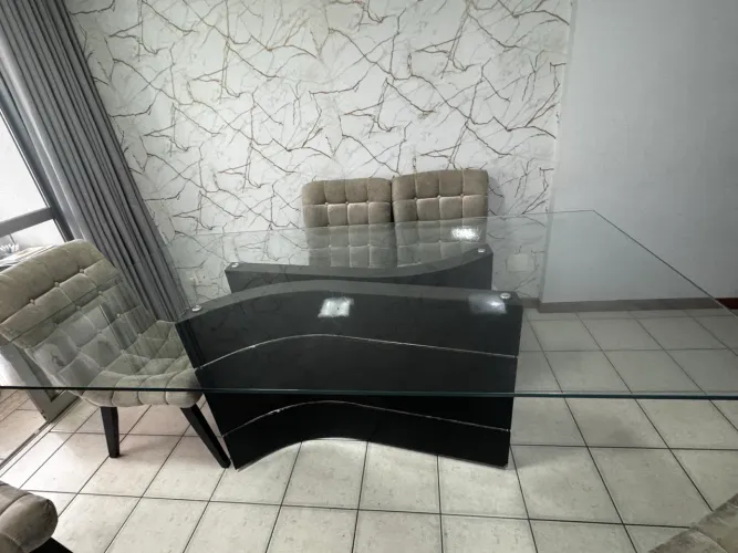 Vende-se mesa de jantar 8 lugares