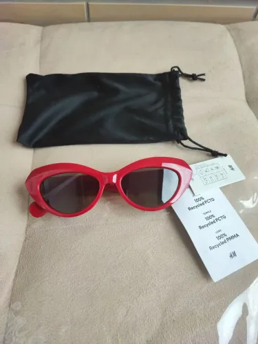 Óculos vermelhos da H&M