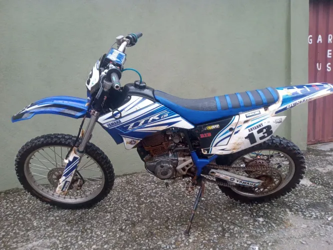 Vendo ou troco por moto de Rua. Preferência moto de 300 cilindradas.