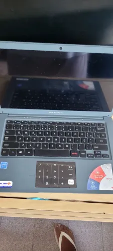 Notebook em ótimo estado de conservação, bom para tarefas diárias, acompanha carregador